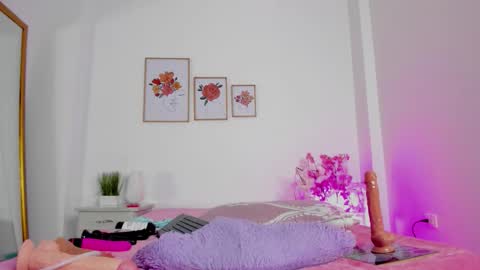 Snapshot of hellzel_moon chatting on 24, 11, 2025 Hellzel online show from 24, 11, 2025