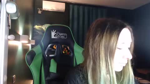 Snapshot of hentaishiing chatting on 27, 7, 2026 Hentaishiing online show from 27, 7, 2026