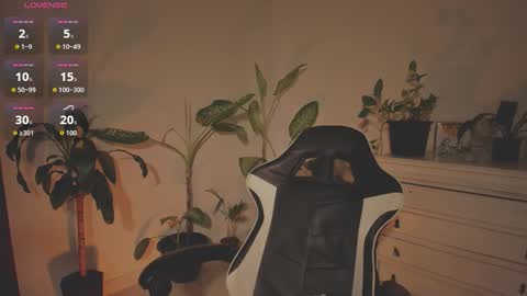 Snapshot of hera_069 chatting on 18, 9, 2025 Hello I am Valentina independent Colombian model I love sensuality and pleasure welcome online show from 18, 9, 2025