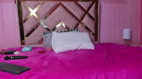 hera_elis online show from 1, 3, 2025