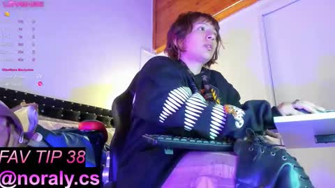 Snapshot of hey_noraly chatting on 29, 9, 2025 Noraly online show from 29, 9, 2025
