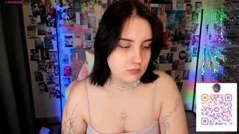 Snapshot of hey_tessa chatting on 4, 3, 2026 Tessa online show from 4, 3, 2026