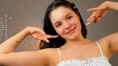 Snapshot of heyim_laura chatting on 6, 5, 2026 Laura online show from 6, 5, 2026