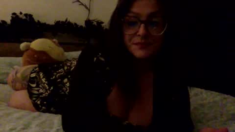 Snapshot of hiddenmagicrealm chatting on 10, 6, 2026 Maevry online show from 10, 6, 2026