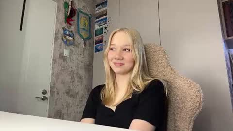 Snapshot of hilarianimocks chatting on 25, 7, 2026 Emma online show from 25, 7, 2026