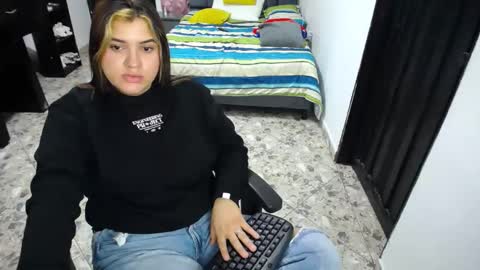 Snapshot of hilary_eva chatting on 25, 2, 2025 lia online show from 25, 2, 2025