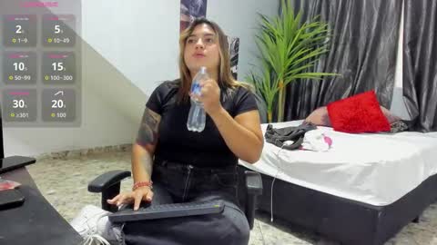 Snapshot of hilary_eva chatting on 19, 9, 2025 lia online show from 19, 9, 2025