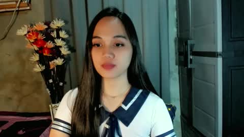 hilarymolly online show from 12, 4, 2026