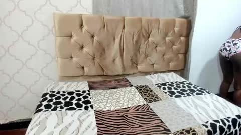 Snapshot of hilaryy_19_ chatting on 26, 10, 2025 hilaryy_19_ online show from 26, 10, 2025