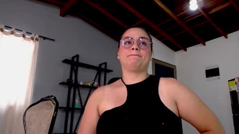 Snapshot of hillary_12 chatting on 28, 9, 2025 Miranda online show from 28, 9, 2025