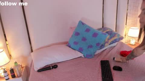 Hillary online show from 22, 2, 2025