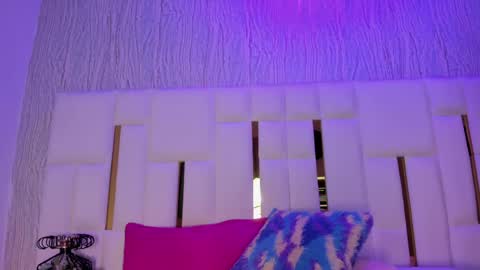 Snapshot of hillary_uckerman_ chatting on 23, 4, 2026 Hillary online show from 23, 4, 2026
