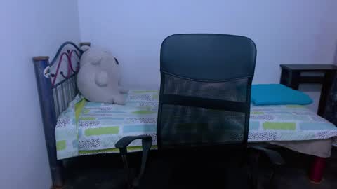 Snapshot of hinata_9 chatting on 11, 10, 2025      0600AM-1100AM - online show from 11, 10, 2025