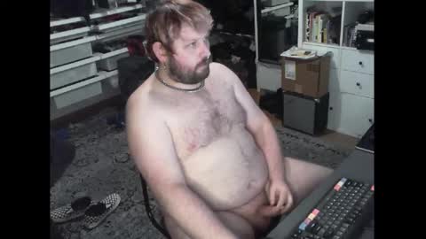 Snapshot of hipguy91 chatting on 17, 12, 2025 hipguy91 online show from 17, 12, 2025