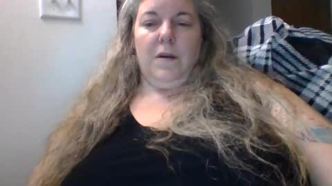hippysnewhere online show from 4, 6, 2026