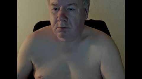 Snapshot of holgerhb53 chatting on 18, 10, 2025 Holger online show from 18, 10, 2025