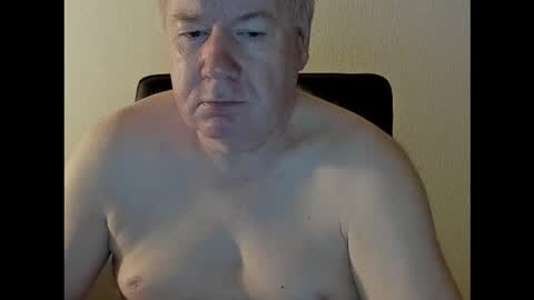 Snapshot of holgerhb53 chatting on 19, 10, 2025 Holger online show from 19, 10, 2025