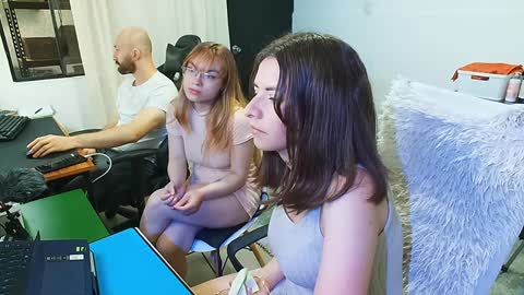 Snapshot of holly_and_honey_69 chatting on 17, 12, 2024 Holly and Honey online show from 17, 12, 2024