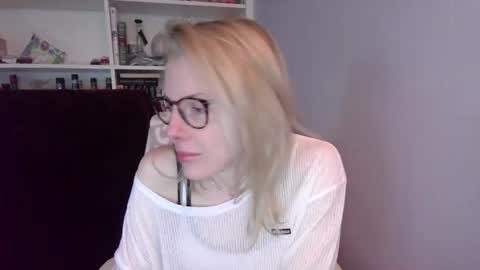 holly_bourbon online show from 4, 3, 2026