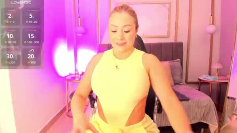 Snapshot of holly_madison_ chatting on 12, 7, 2026 Holly Madisson online show from 12, 7, 2026