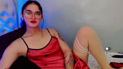 Snapshot of holly_sunshine69 chatting on 1, 12, 2025 Apple online show from 1, 12, 2025