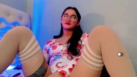 Snapshot of holly_sunshine69 chatting on 6, 2, 2026 Apple online show from 6, 2, 2026