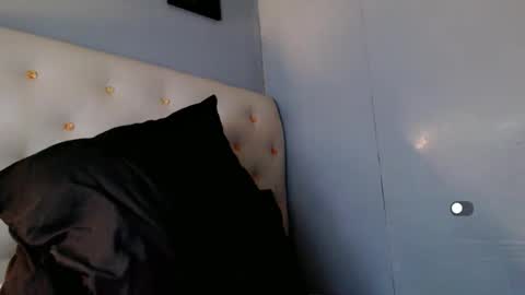 Snapshot of holly_sunshine69 chatting on 19, 2, 2026 Apple online show from 19, 2, 2026