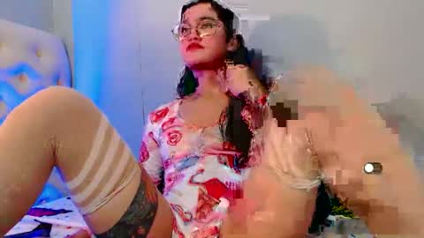 Snapshot of holly_sunshine69 chatting on 2, 3, 2026 Apple online show from 2, 3, 2026