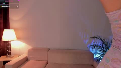 Snapshot of holly_velvett chatting on 6, 4, 2026 holly online show from 6, 4, 2026