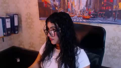 Snapshot of holly_watson_ chatting on 16, 7, 2026 Holly Wastson online show from 16, 7, 2026