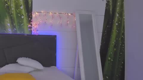 HollyTaillor online show from 6, 2, 2026