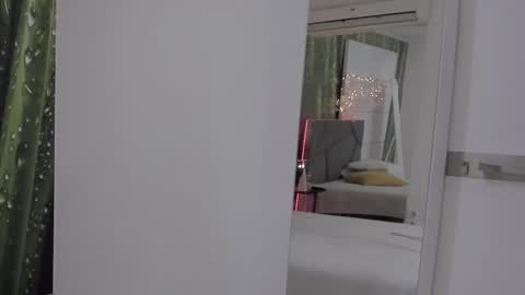 HollyTaillor online show from 2, 4, 2026