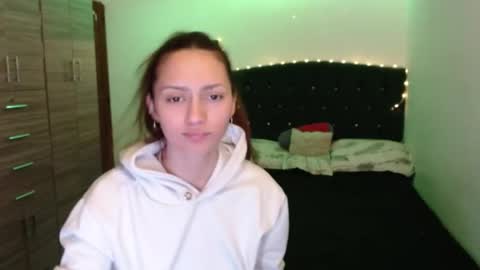 holy_julii online show from 1, 6, 2026