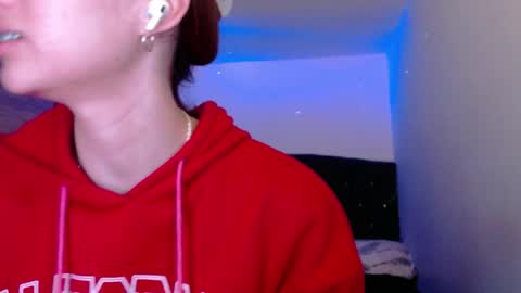 holy_julii online show from 2, 6, 2026