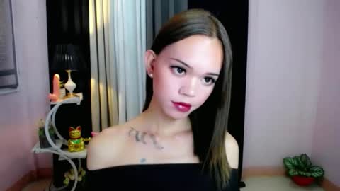 Snapshot of holy_maxine chatting on 3, 12, 2025 holy_maxine online show from 3, 12, 2025