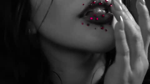 honeeeey_ online show from 25, 10, 2025