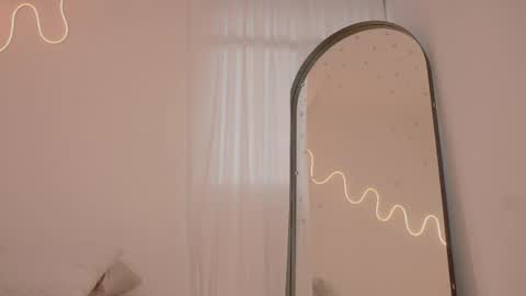 honeeeey_ online show from 20, 4, 2026