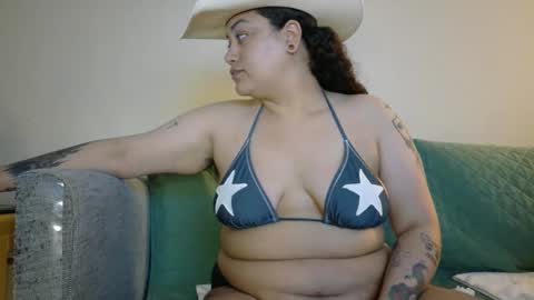 Snapshot of honeeyyy_pot chatting on 18, 5, 2026 Honey online show from 18, 5, 2026