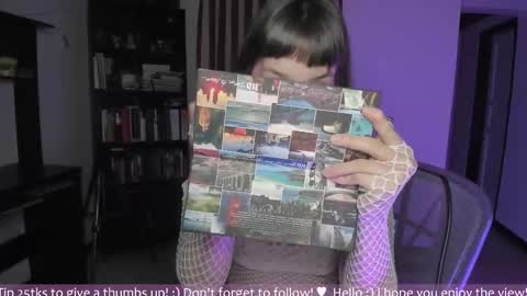Snapshot of honey_hoe chatting on 1, 12, 2025 Lau online show from 1, 12, 2025