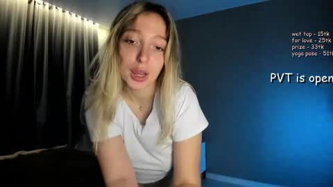 Snapshot of honey_honey_honey chatting on 11, 10, 2025 Honey and Misa online show from 11, 10, 2025