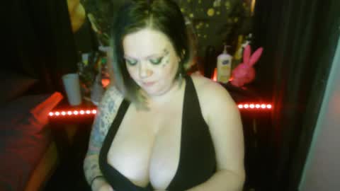Snapshot of honeychambers chatting on 20, 4, 2026 honeychambers online show from 20, 4, 2026