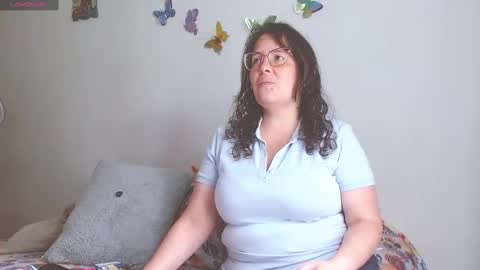 Snapshot of honeyhotpaty chatting on 5, 1, 2025 sofia online show from 5, 1, 2025