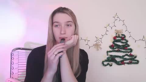 honeyveil online show from 3, 2, 2026