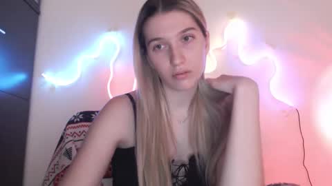 honeyveil online show from 25, 3, 2026