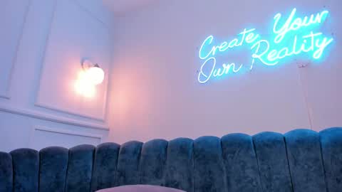 Honey Moon  Help me to reach 100 thumbs up online show from 3, 3, 2025