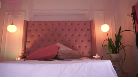 Snapshot of honeyymoonn_ chatting on 12, 5, 2026 Honey Moon Help me to reach 100 thumbs up online show from 12, 5, 2026
