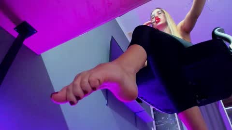 Snapshot of hooot_blonde777 chatting on 3, 10, 2025 hooot_blonde777 online show from 3, 10, 2025