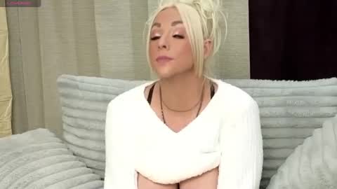 Snapshot of hopedayleexo chatting on 6, 10, 2025 Hope Daylee online show from 6, 10, 2025