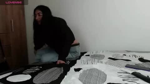 Snapshot of hornienextdoor chatting on 12, 11, 2025 hornienextdoor online show from 12, 11, 2025