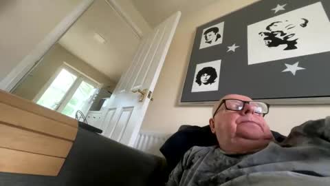 Cum suck Me off online show from 15, 4, 2026
